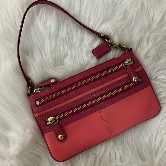 COACH WRISTLET/MULTI-ZIP BAG - Picture 1 of 13